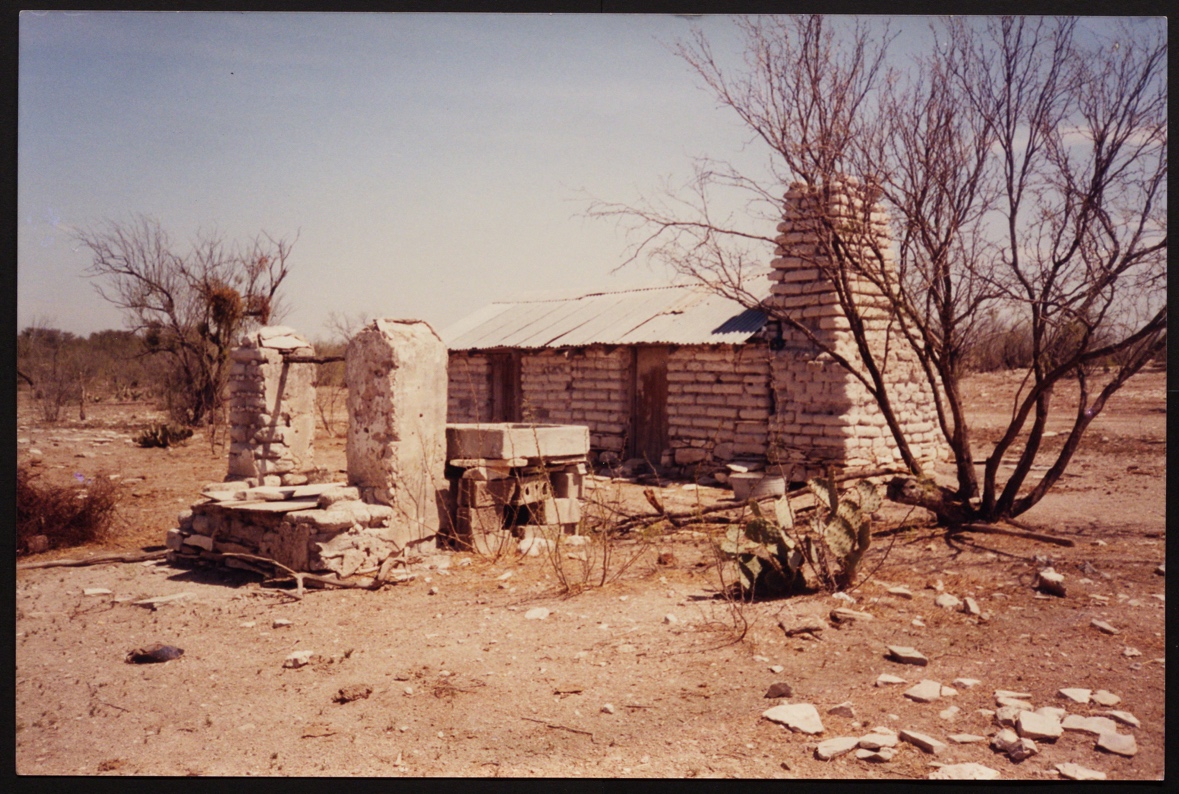 A stone building in the desert

Description automatically generated